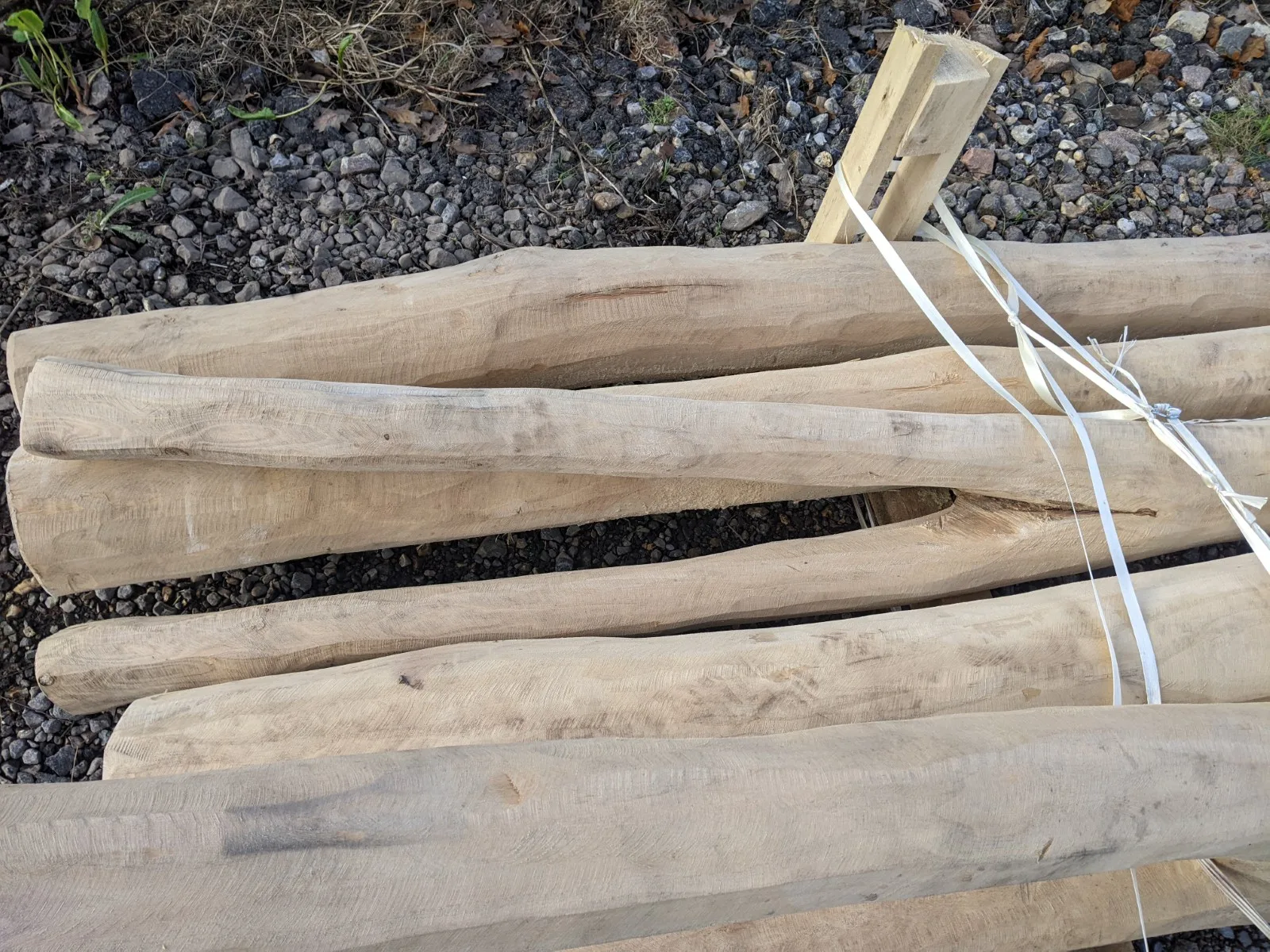 Standard Finish Robinia Poles